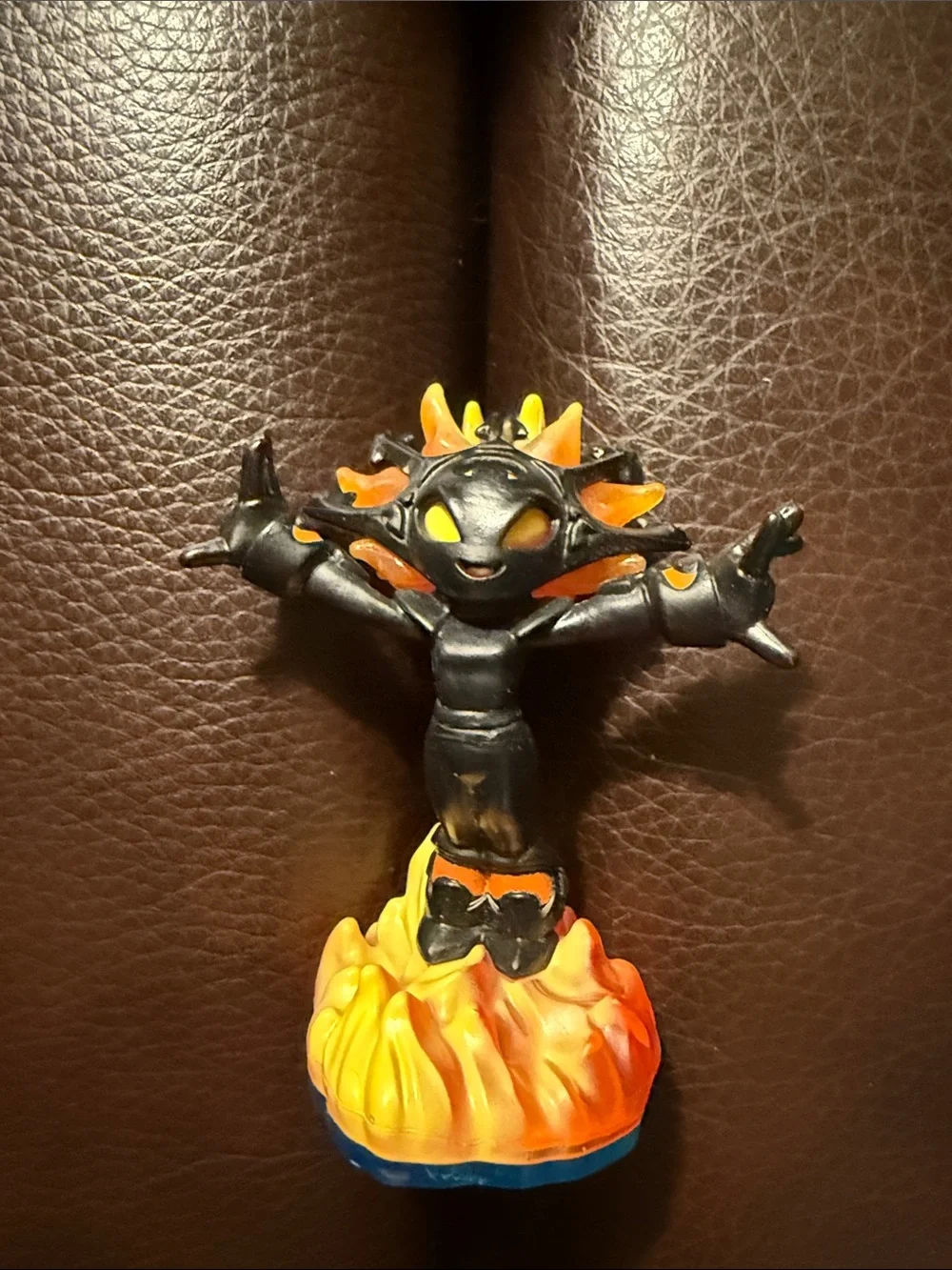 Lightcore Smolderdash  SKYLANDERS SWAP FORCE Video Game Action Figure Blue Base